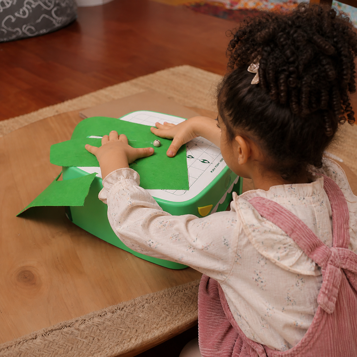 Bricolage carton enfant : le guide complet par âge Image